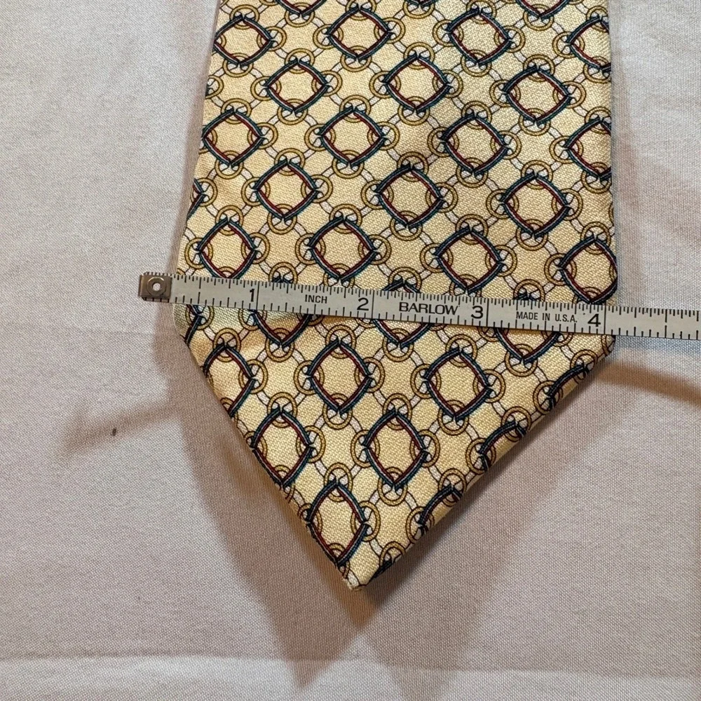 Spencer Lowe look accessory